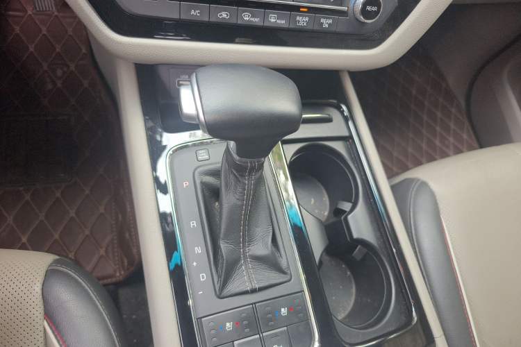 Used Kia Carnival 2015 3.3 GDI Flagship Version China V Standard Gear Lever