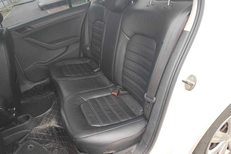 Used Volkswagen Jetta 2013 1.6L Manual Fashion Edition
