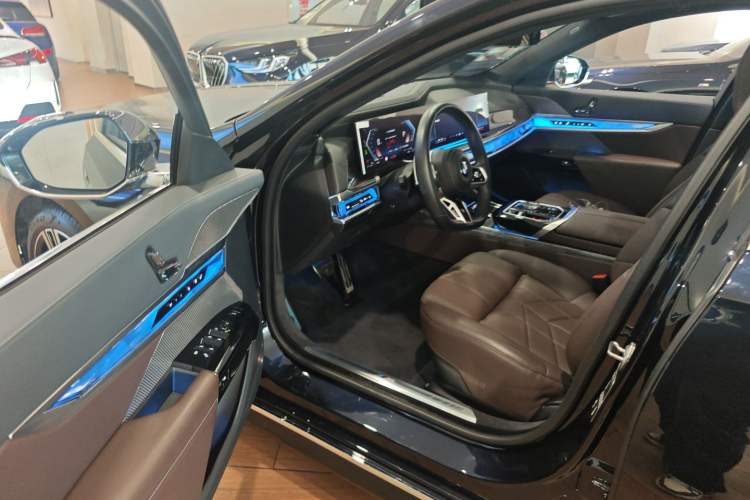 Used BMW 7 Series 2023 Restyled 740Li Luxury Edition M Sport Package Driver Seat