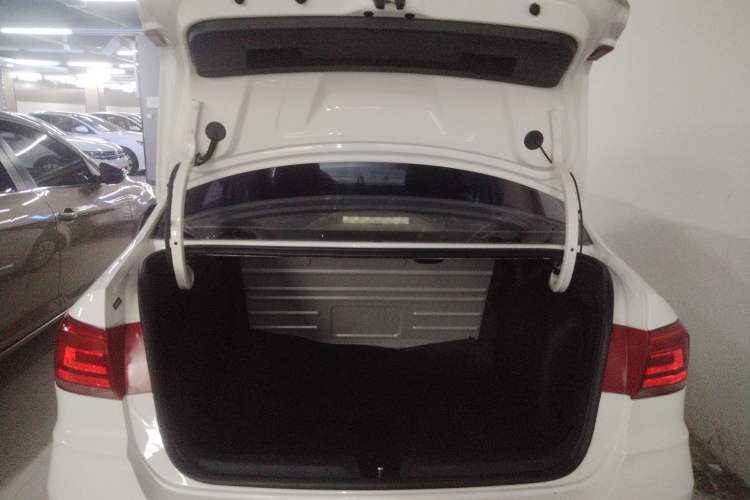 Used Volkswagen Santana 2018 1.5L Automatic Fashion Edition Trunk