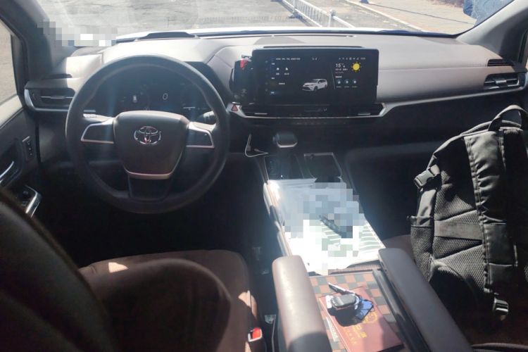 Used Toyota Granvia 2024 2.5L Hybrid Prestige PLUS Four-Wheel Drive Version Center Console