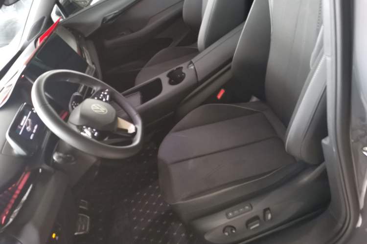 Used Volkswagen ID.UNYX 2024 Pro Long-Range Version Left Front Seat