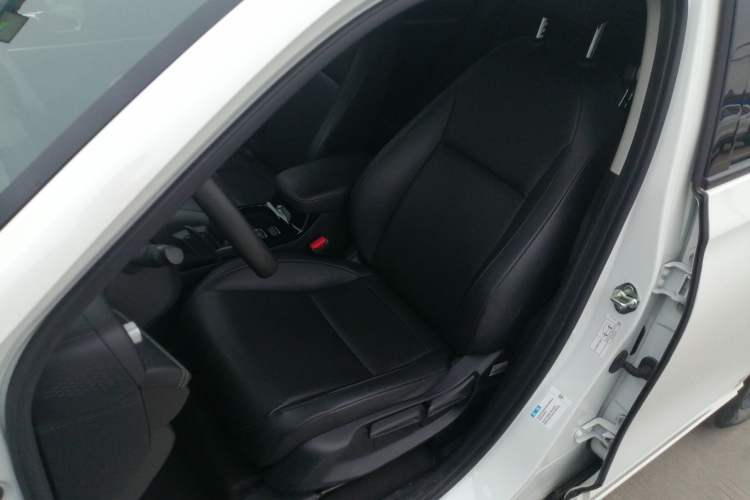 Used Honda e:NP1 2023 420 km Vision Edition Left Front Seat