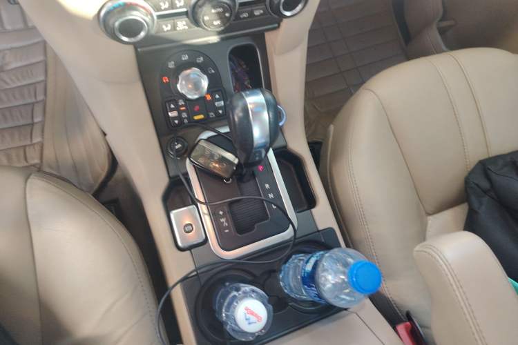 Used Land Rover Discovery 2011 3.0 SDV6 HSE Diesel Version Gear Lever