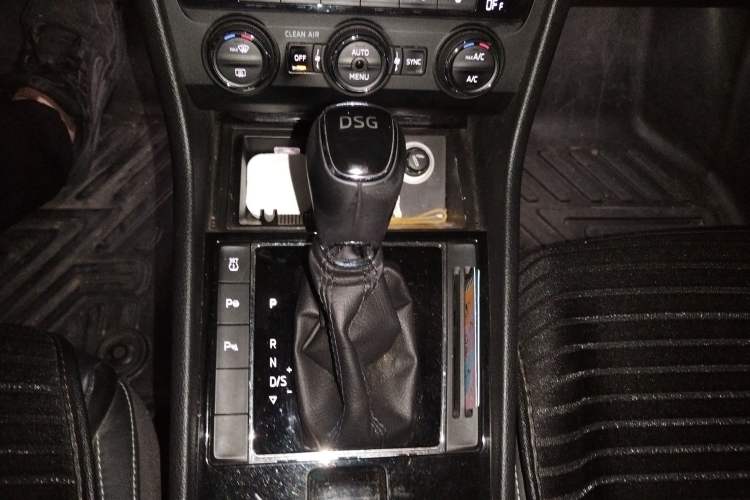 Used Skoda Superb 2016 TSI330 DSG Smart Drive Edition Gear Lever