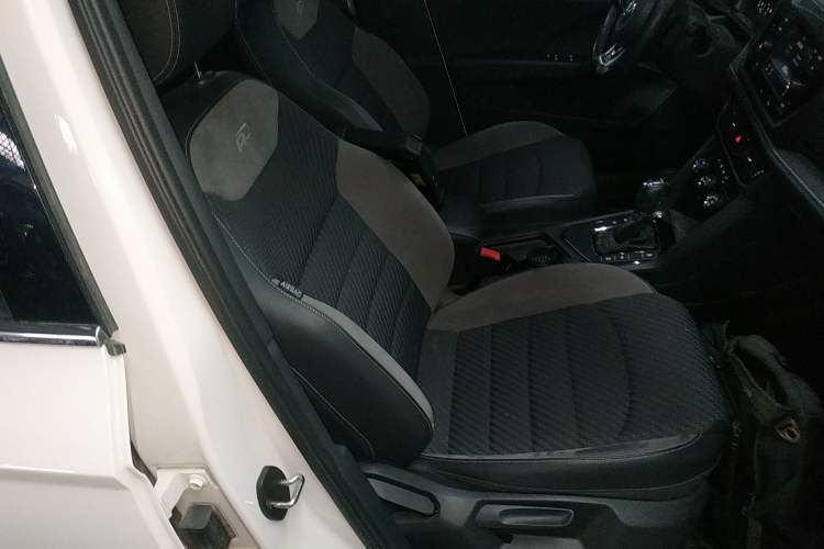 Used Volkswagen Tharu 2019 280TSI Two-Wheel Drive R-Line China VI Standard
