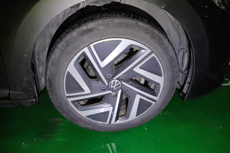 Used Volkswagen Sagitar 2023 300TSI DSG Excellence Edition Right Front Wheel Hub