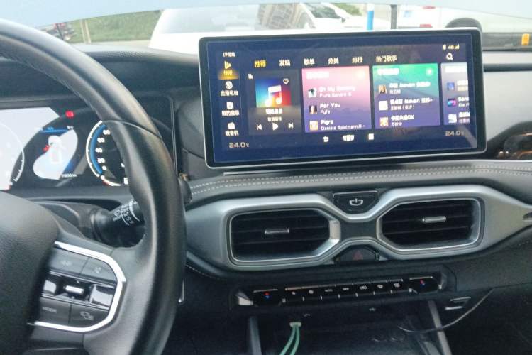 Used Geely Auto Haoyue 2020 1.8TD DCT Luxury 7-Seater Audio And AC Panel