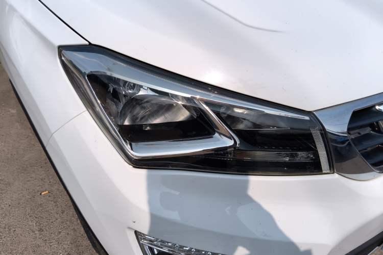 Used CHANGAN CS15 2016 1.5L Manual Fashion Edition Right Front Headlight