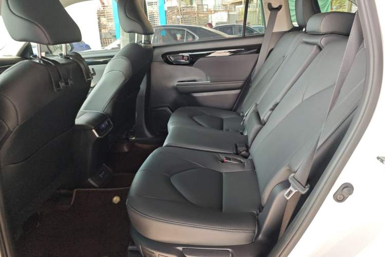 Used Toyota Highlander 2026 Model 2.5L Intelligent Electric Hybrid Dual-Engine Two-Wheel-Drive Elite Edition 5-seater Left Rear Seat