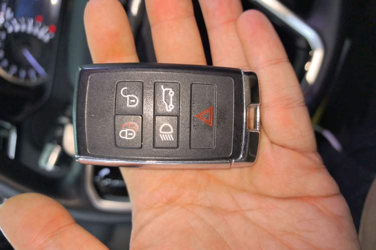 Used Land Rover Range Velar 2022 250 PS Vehicle Key