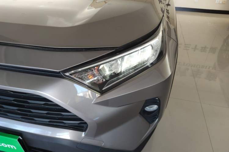 Used Toyota RAV4 2021 2.0L CVT Two-Wheel Drive Fashion PLUS Edition
