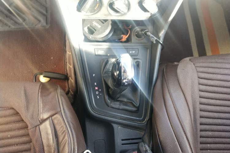 Used Volkswagen Gran Lavida 2017 1.6L Automatic Fashion Edition Gear Lever