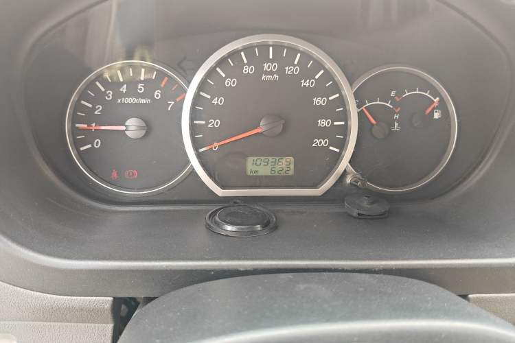 Used Wuling Hongguang 2014 1.5L Base Version Odometer Close Up