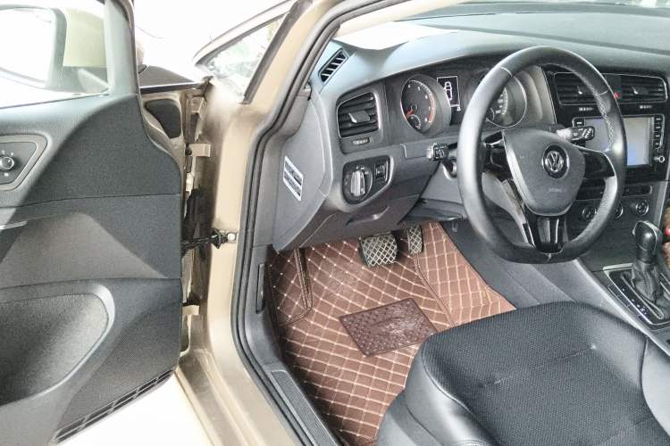 Used Volkswagen Golf 2015 1.4TSI Automatic Comfort Model
