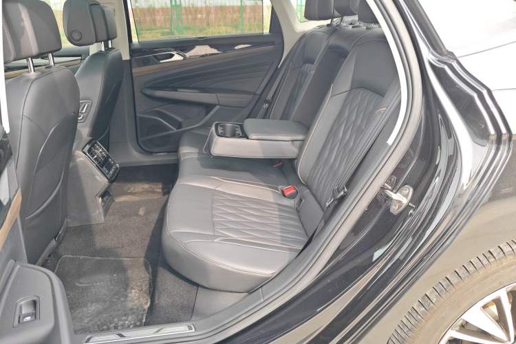 Used Volkswagen Passat 2019 330TSI Luxury Edition China VI Standard Left Rear Seat