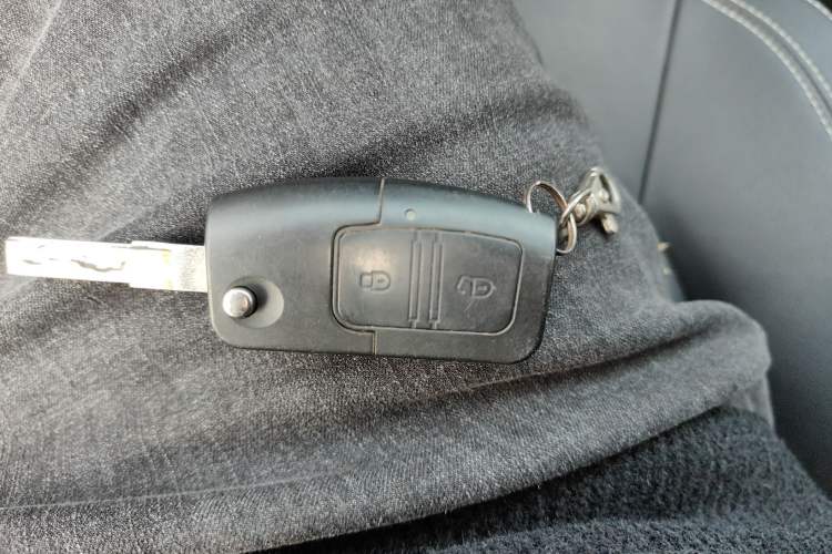 Used JMC Baodian 2022 2.5T Diesel 2WD Comfort Edition with Flat Bed and Extended Wheelbase – JX4D25A6L