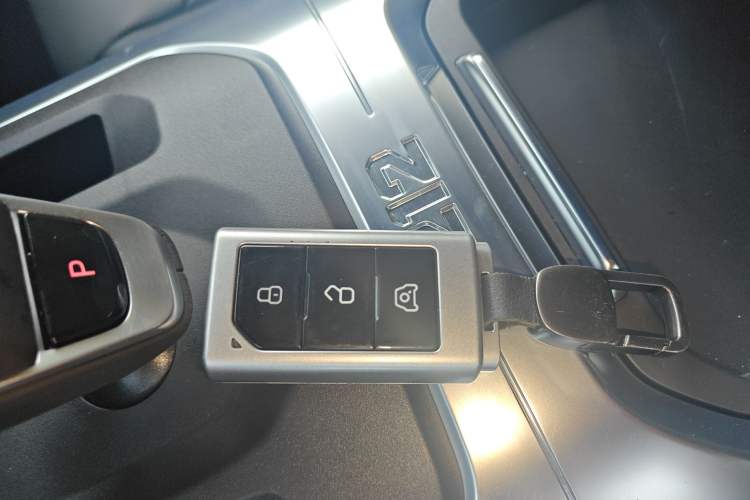 Used 212 T01 2024 2.0T Mechanic
