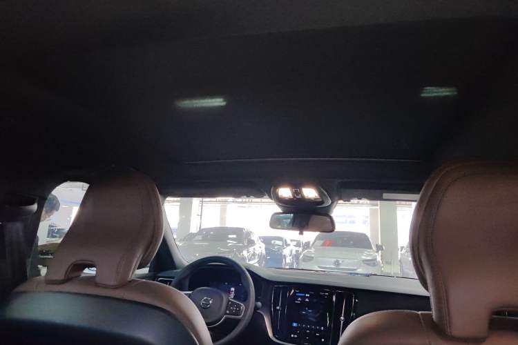 Used Volvo S60 New Energy 2023 T8 All-Wheel Drive Long-Range Zhiyi Luxury Edition Headliner