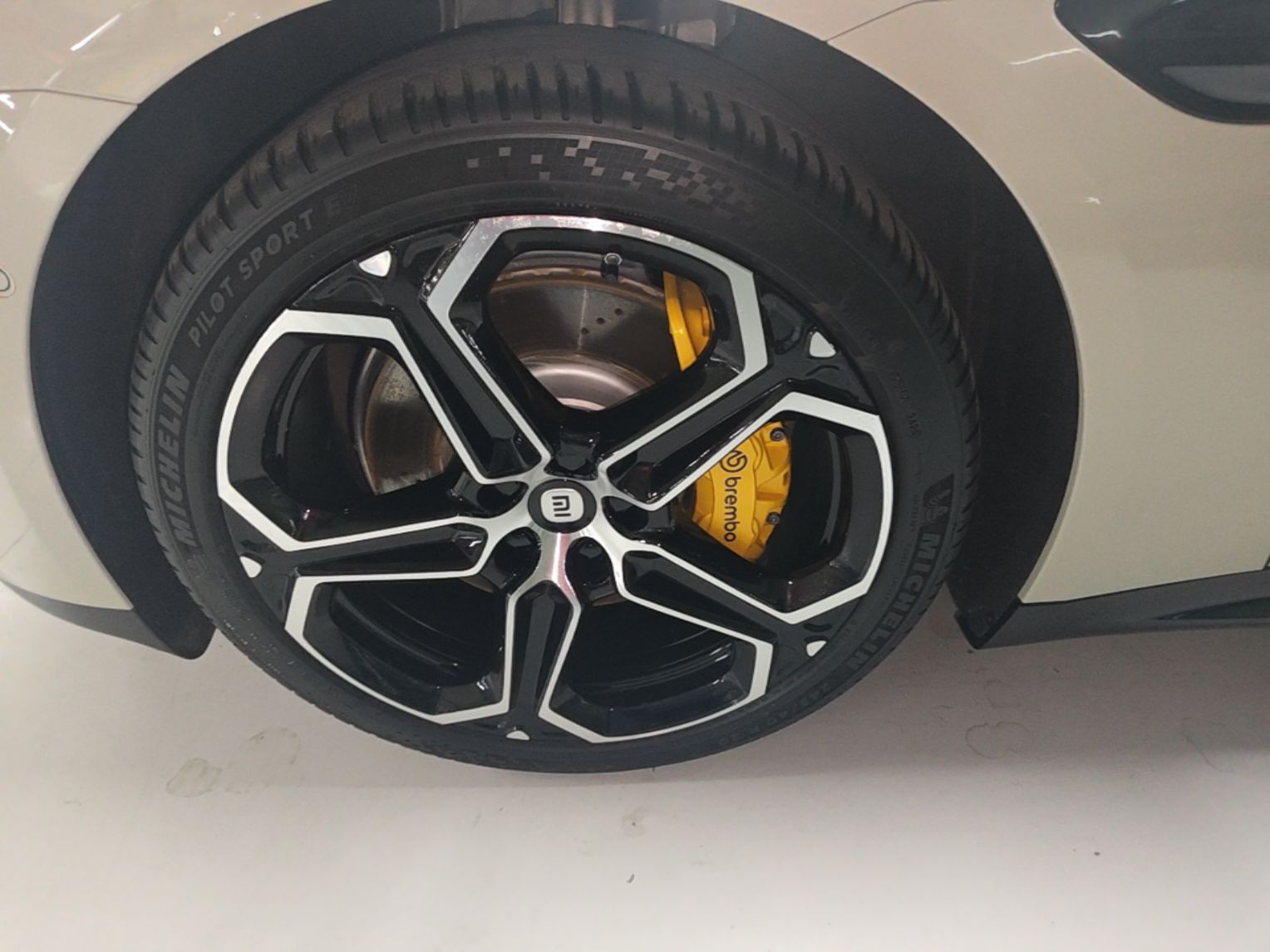 Xiaomi Auto SU7 2024 Rear-Drive Long-Range Intelligent Driving Version — снимка 10
