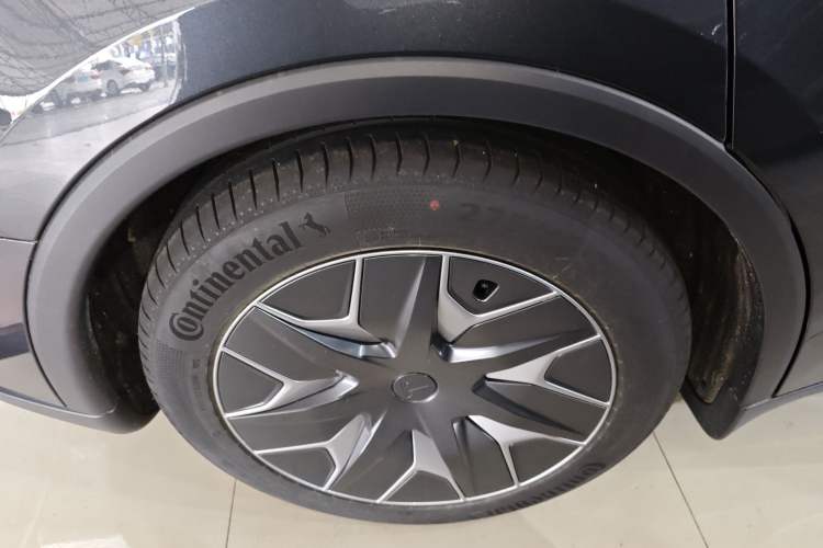 Used Tesla Model Y L 2025 Model Long-Range All-Wheel-Drive Version
