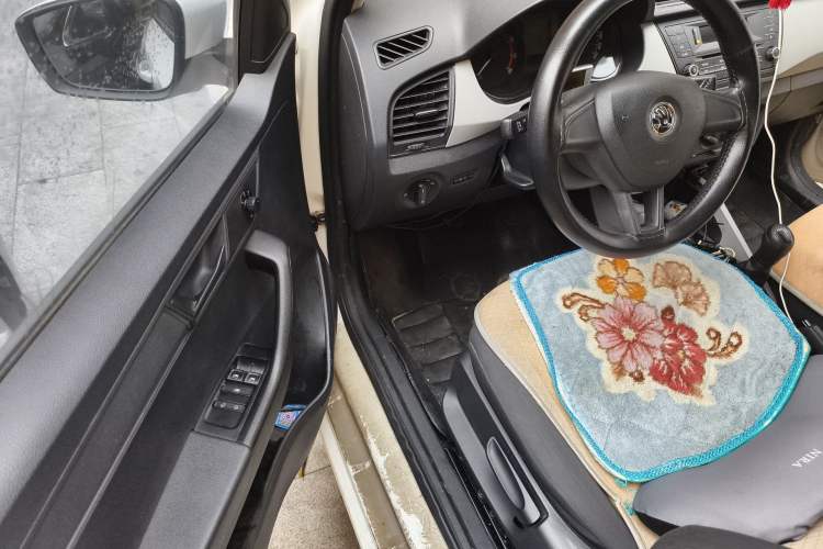 Used Skoda Fabia 2015 1.4L Manual Front-Wheel Drive Model Headliner