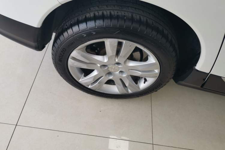 Used Peugeot 3008 2016 1.6THP Automatic Classic Edition Right Rear Wheel Hub