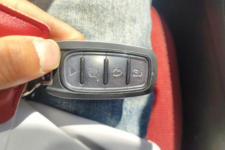 Used GAC Trumpchi GS8 2017 320T Two-Wheel Drive Luxury Smart Connectivity Version (7 Seats)