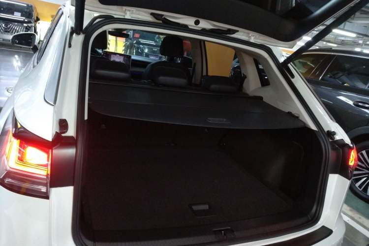 Used Volkswagen Tayron GTE Plug-in Hybrid 2023 280TSI Luxury Plus Advanced Edition Trunk