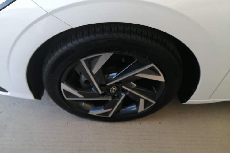 Used Hyundai Elantra 2023 1.5L CVT LUX Prestige Edition