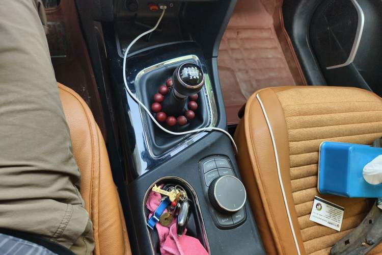 Used Soueast DX7 2016 1.5T Manual Triumph Edition Gear Lever