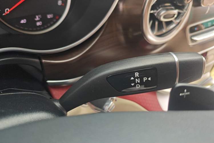 Used Mercedes-Benz V-Class 2021 V 260 Prestige Edition Gear Lever