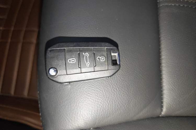 Used Peugeot 3008 2013 2.0L Automatic Trend Edition Vehicle Key