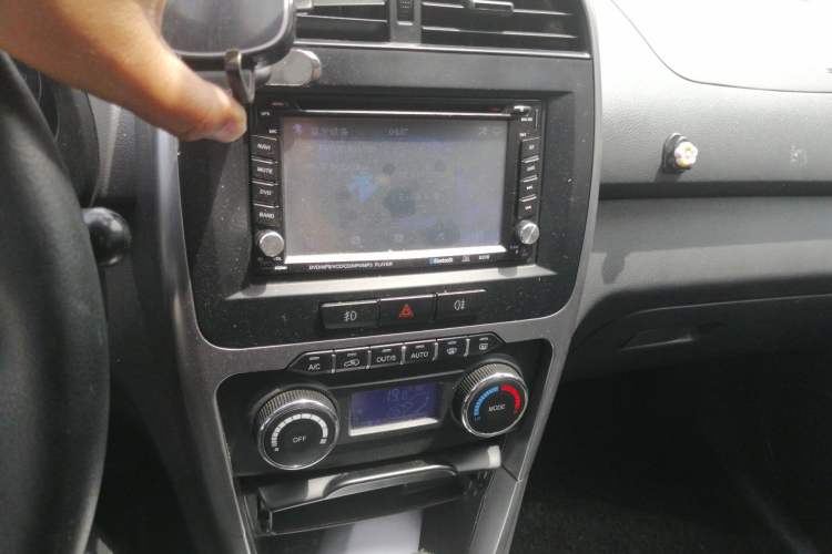 Used Chery Tiggo 3 2015 1.6L Manual Zhishang Commemorative Edition
