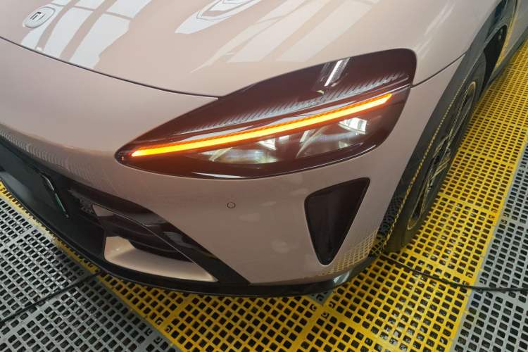 Used Xiaomi Auto YU7 2025 Ultra-Long Range High-Performance All-Wheel-Drive Max Edition Left Front Headlight