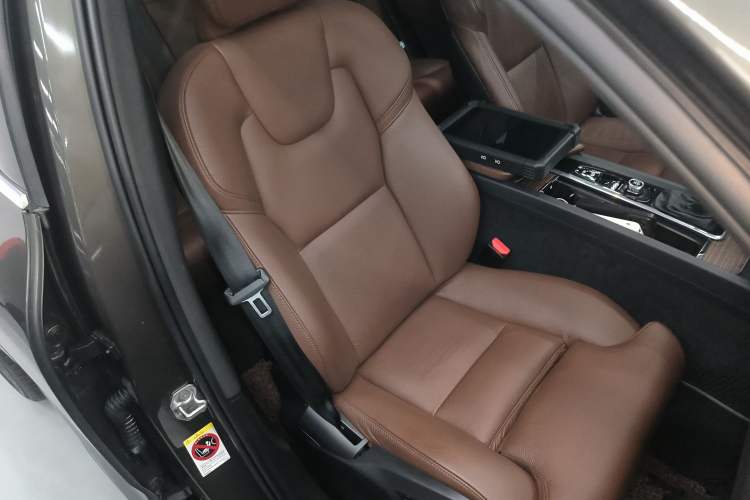 Used Volvo XC60 2021 T5 4x4 Smart Luxury Edition