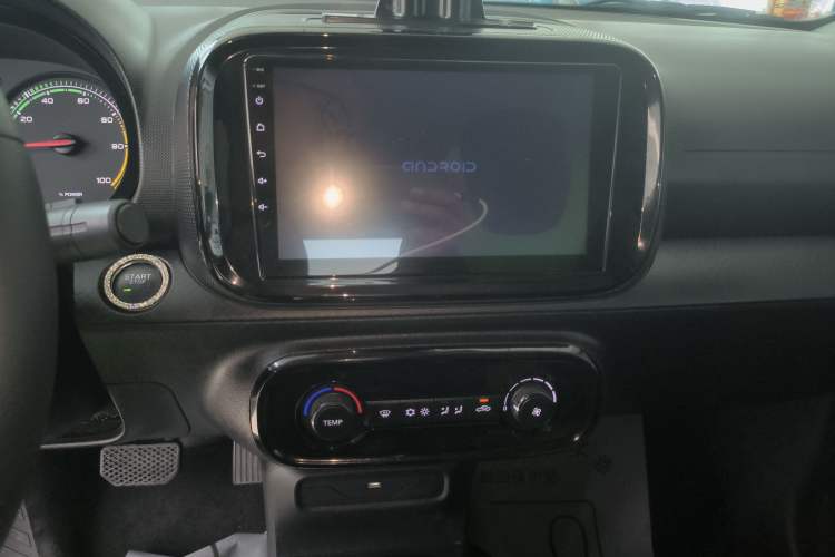 Used Roewe Clever 2021 302 km New Four-Seater Super-Efficient Version Audio And AC Panel