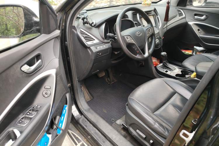 Used Hyundai Santa Fe 2015 2.0T Automatic Two-Wheel Drive Smart Version 5 Seats