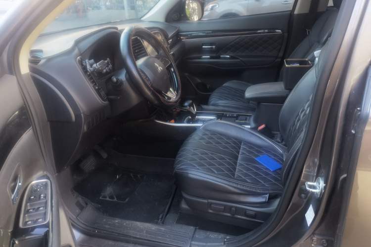 Used Mitsubishi Outlander 2021 2.0L Two-Wheel Drive Comfort Edition 5 Seats
