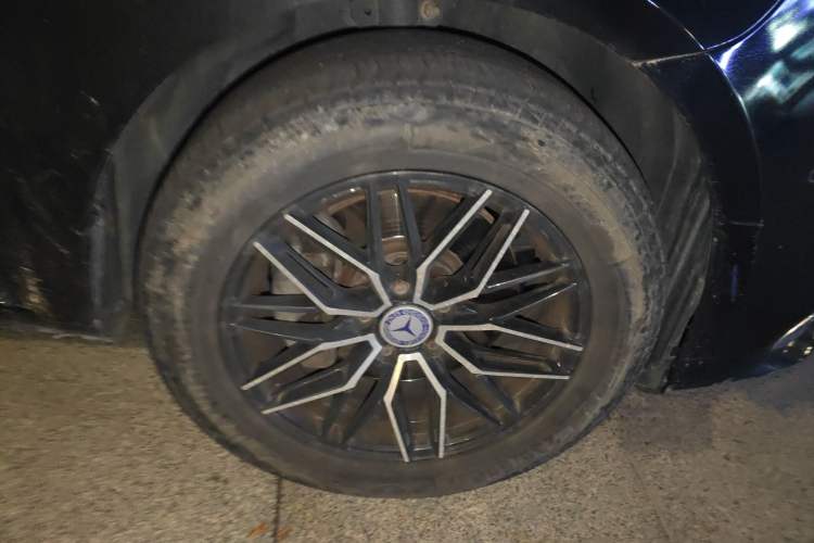 Used Mercedes-Benz Vito 2016 2.0T Business Edition Right Front Wheel Hub