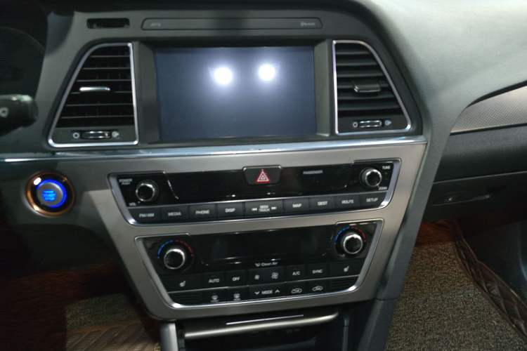 Used Hyundai Sonata 2015 1.6T GLX Advanced Model Audio And AC Panel