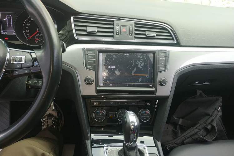 Used Volkswagen Lamando 2018 280TSI DSG Comfort Edition Audio And AC Panel