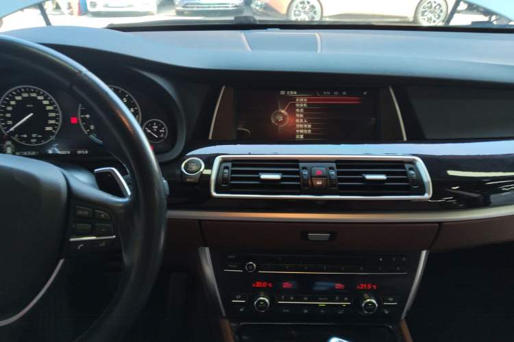 Used BMW 5 Series GT 2015 535i Leading Model