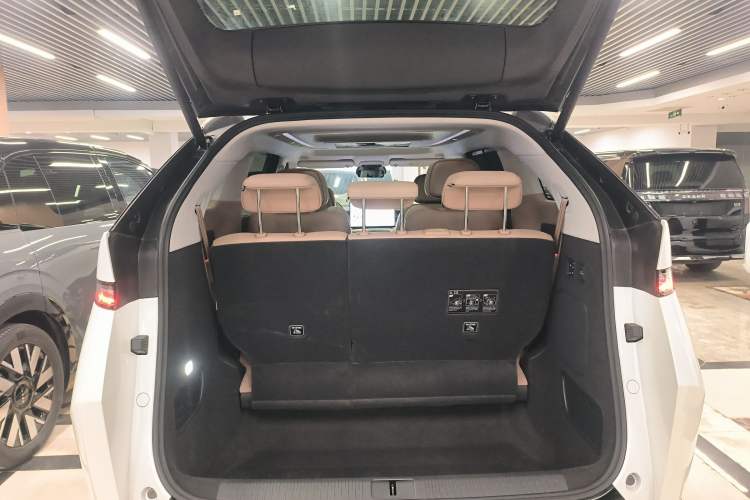 Used XPeng X9 2025 740 Ultra-Long Range Max
