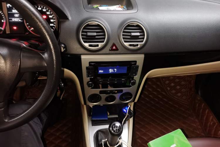 Used Volkswagen Lavida 2011 1.6L Manual Joy Version Audio And AC Panel