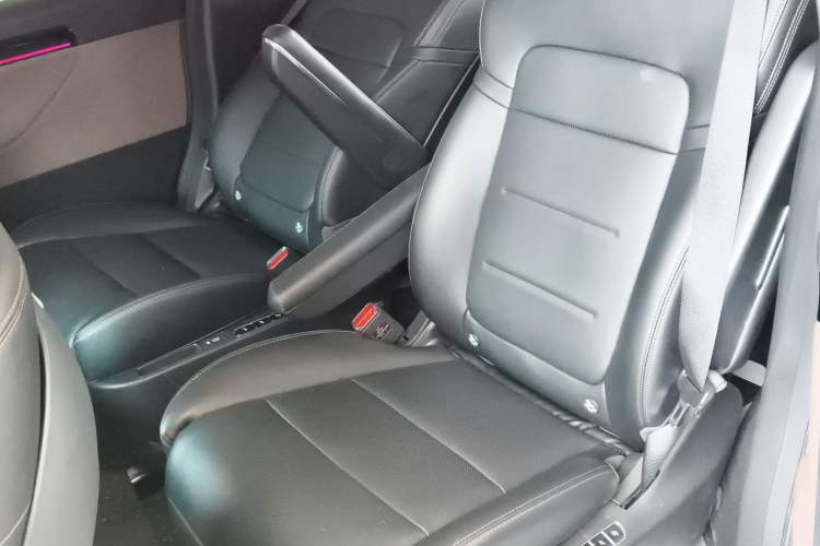 Used GAC Trumpchi E8 New Energy 2024 150km MAX+ Left Rear Seat