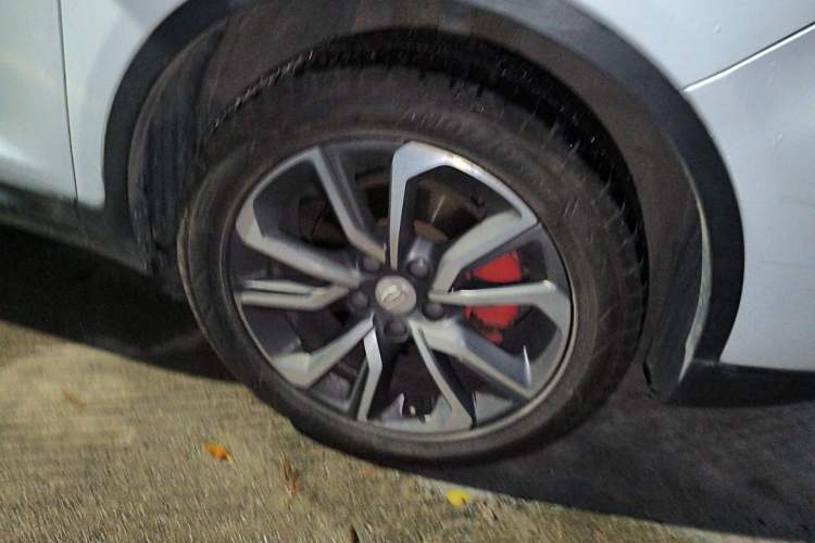 Used Geely Auto Emgrand GS 2018 Lingchao Edition 1.4T Automatic LingShang Smart Connectivity Model Right Front Wheel Hub