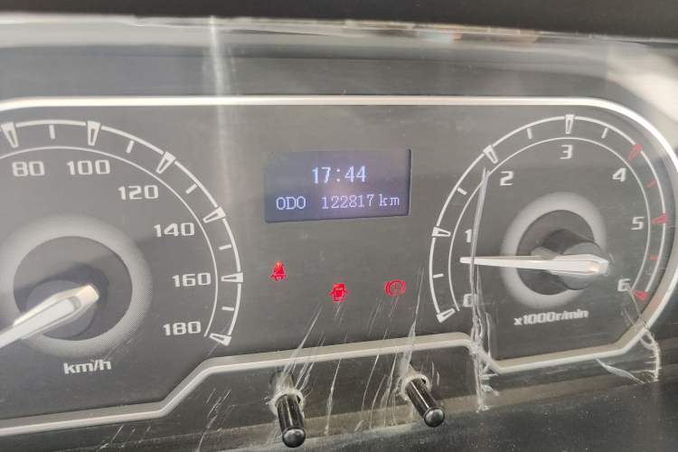 Used SAIC MAXUS Xintu V80 2019 2.5T Classic 6-Speed Manual Van Short Wheelbase Mid-Roof Design 2/3 Seats