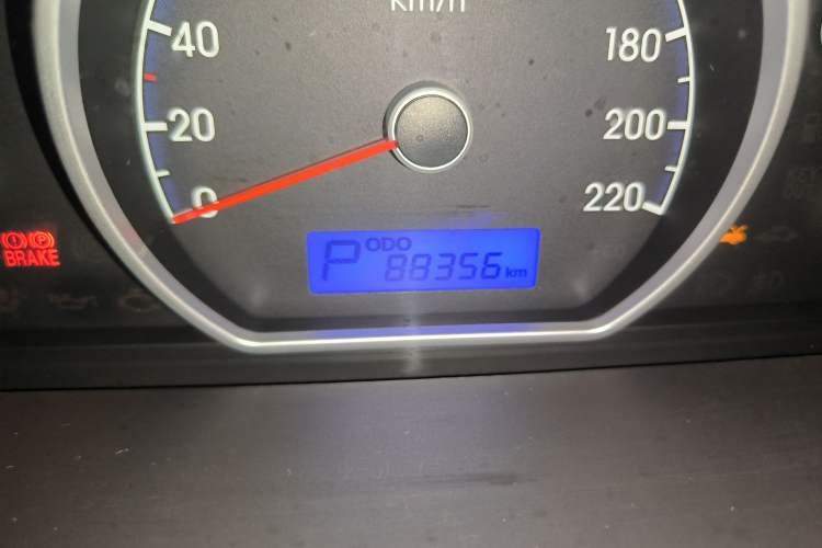 Used Hyundai Elantra 2011 1.6L Automatic Comfort Edition Odometer Close Up