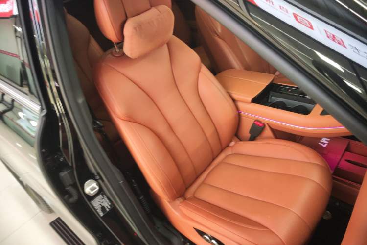 Used Hima AITO M7 2024 1.5T Intelligent Driving Rear-Drive Pro Version 6 Seats Right Front Seat